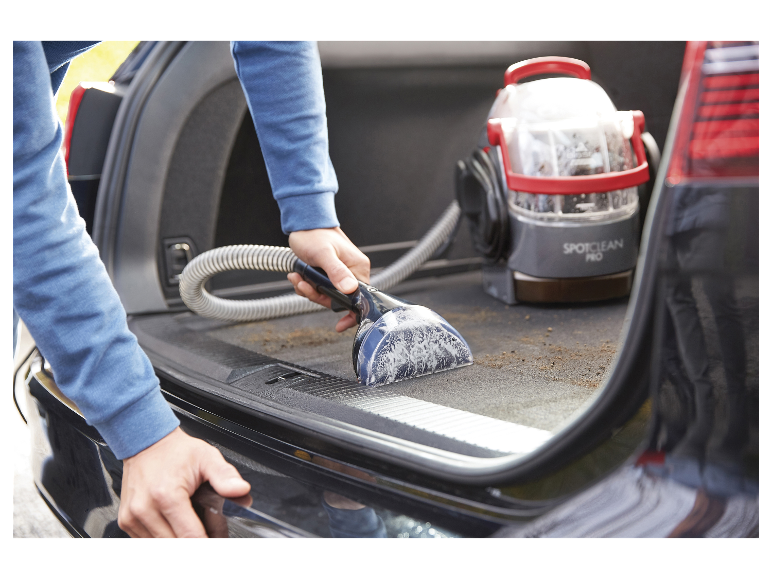 Autoreinigung mit einem SpotClean Pro Staubsauger.