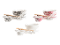 Drei japanische Geschirrsets mit Schalen, Tellern, Essstäbchen und Saucenschalen.