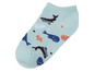 Ein Paar blaue Socken mit einem Aufdruck von Walen und Korallen.