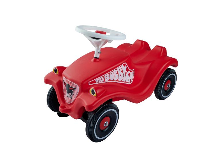 Rotes Rutschauto mit weißem Lenkrad und schwarzen Rädern, mit der Aufschrift „BIG BOBBY CAR“.