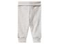 Graue gerippte Babyhose mit Bündchen an Taille und Knöcheln.