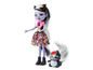 Ein Puppenset mit einer Monster High Puppe und einem Stinktier