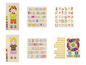 Holzp puzzles mit Buchstaben, Zahlen, Bildern und Figuren.