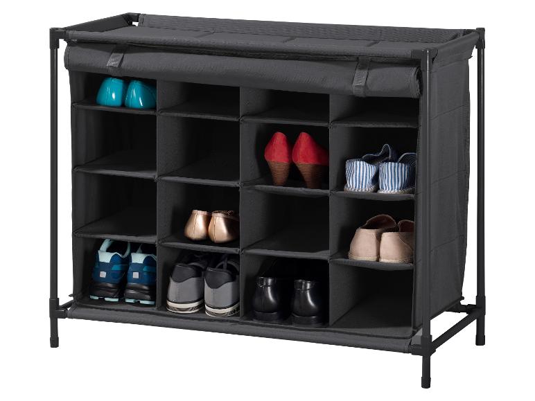 Grauer Stoffschuhschrank mit verschiedenen Schuhen in den Fächern.