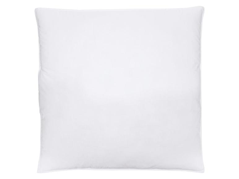 Ein weißes Kissen mit glattem Stoff.