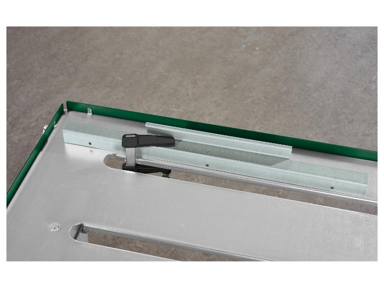 Schneidetisch mit Führungsschiene und Klemme.