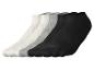 Sechs Paar Socken in Weiß, Grau und Schwarz.