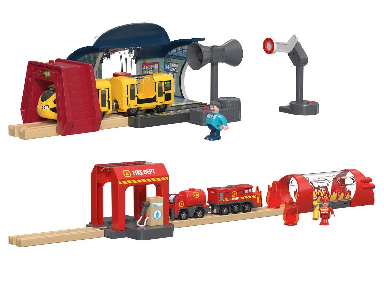 Holzspielset mit U-Bahn und Feuerwehrzug.