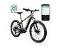 Grünes E-Bike mit App und Karte, die Fahrdaten anzeigt.