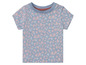 Ein Baby-T-Shirt mit rosafarbenem Blumenmuster.