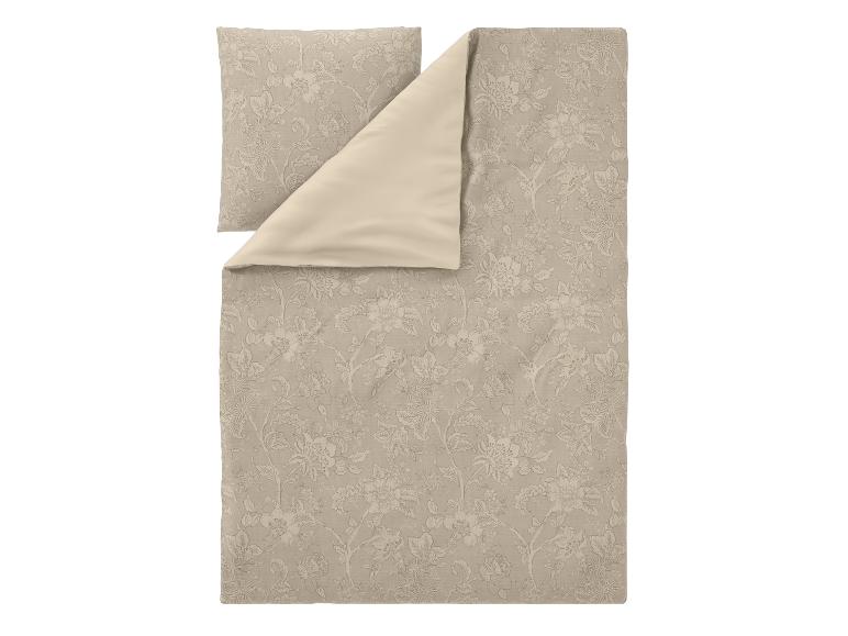 Beige Bettwäsche mit Blumenmuster und Kissenbezug.