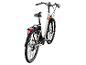 Weißes E-Bike mit orangefarbenen Akzenten, schwarzem Sattel und Gepäckträger, schräg von hinten gesehen.