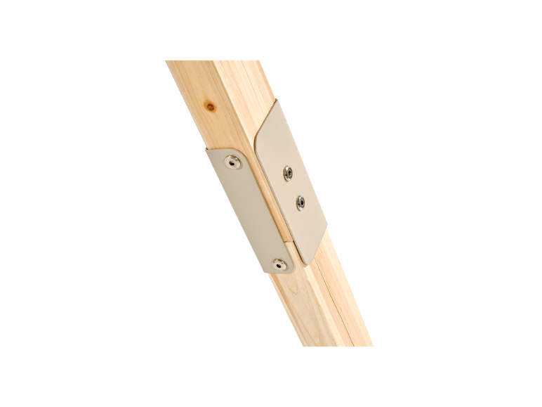 Holzverbindung mit Metallplatten und Schrauben.