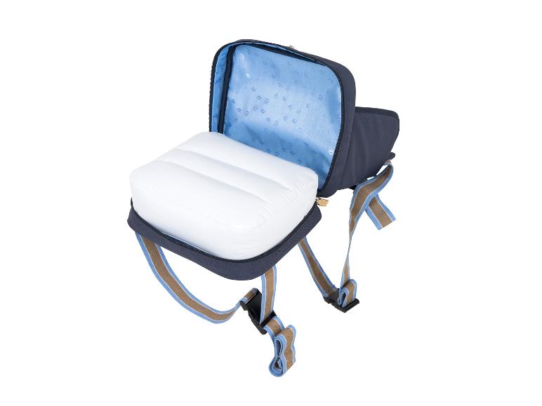 Offene blaue Tasche mit einem weißen aufblasbaren Kissen darin.