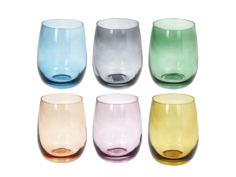 Sechs farbige stiellose Gläser in Blau, Grau, Grün, Bernstein, Rosa und Gelb.