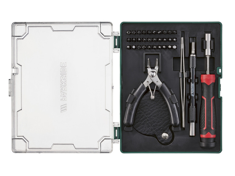 Ein Werkzeugset mit verschiedenen Schraubendrehern, Zangen und einem Lötkolben von Parkside.