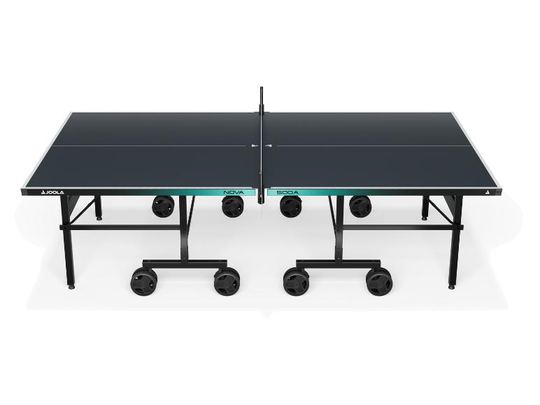 Klappbarer Tischtennistisch mit Rollen, dunkelgrau mit türkisen Akzenten.