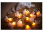 Eine Lichterkette mit Geistern für Halloween.