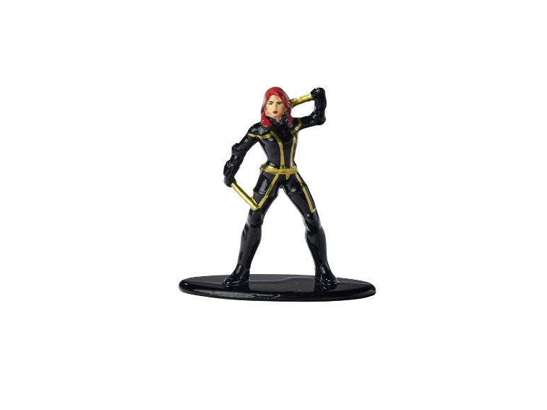 Black Widow Actionfigur in einem schwarz-goldenen Anzug, zwei Schlagstöcke haltend.
