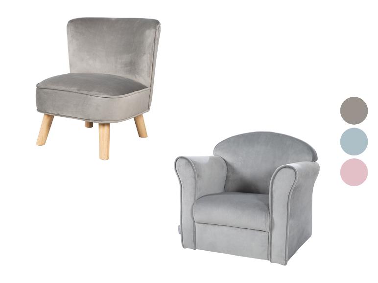Zwei graue Samt-Kindersessel, einer mit Holzbeinen, der andere mit geschwungenen Armlehnen.