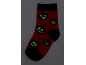 Rote Socke mit schwarzen und im Dunkeln leuchtenden Halloween-Kürbissen.