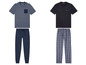 Zwei Pyjama-Sets, eines mit gestreiftem T-Shirt und Jogginghose, das andere mit einfarbigem T-Shirt und karierter Hose.