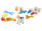 Play-Doh-Set mit Pferdefigur, Würmern und Gemüse.