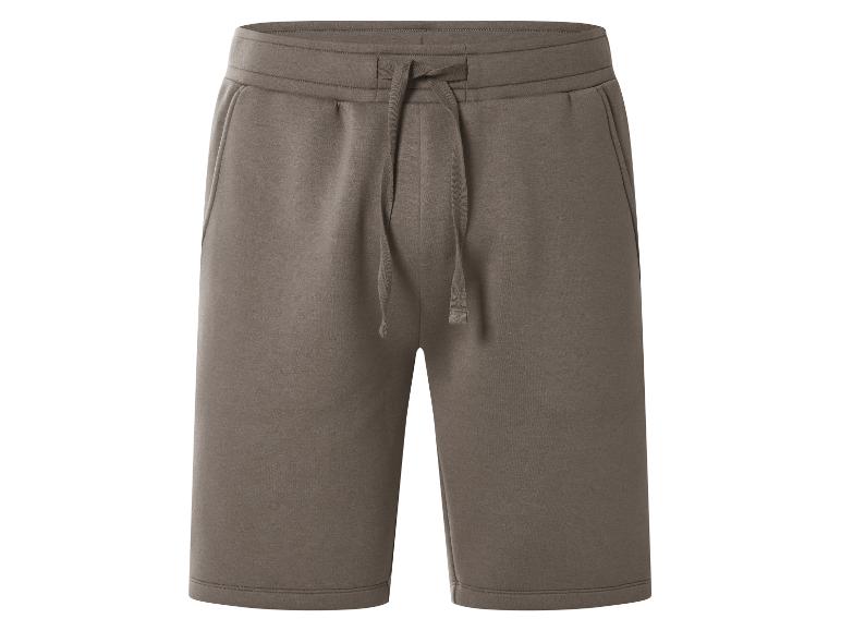 Braune Sweatshorts mit Kordelzug in der Taille.