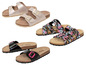 Drei Paar Sandalen: Zwei Paar mit Schnallen und ein Paar mit Blumendruck.