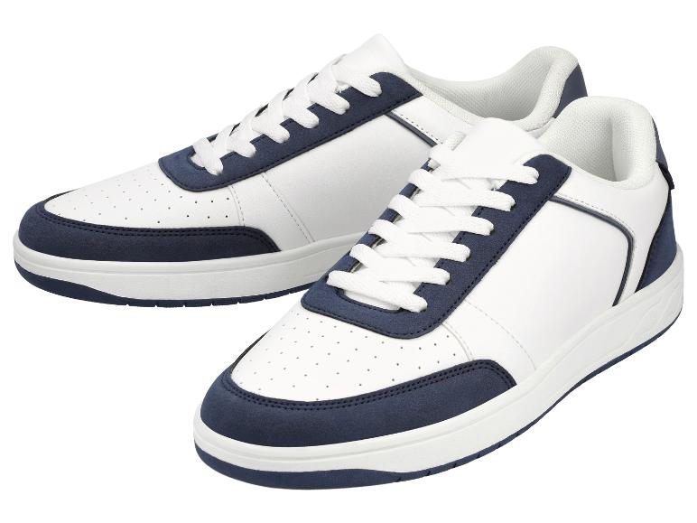 Weiße und blaue Sneaker mit weißen Schnürsenkeln