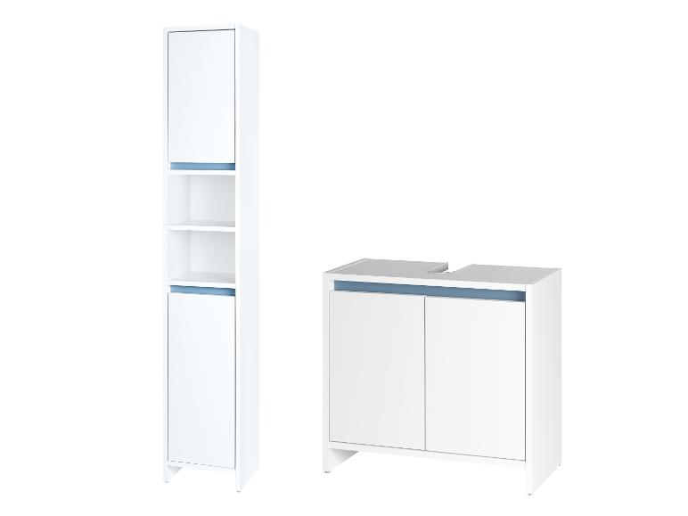Weißer hoher Badezimmerschrank und Waschtischunterschrank mit blauen Akzenten.