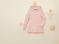 Ein rosa Kapuzenpullover für Kinder