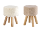 Zwei LIVARNO® Fellhocker mit Holzbeinen in Weiß und Beige.