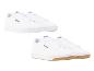 Reebok Damen und Herren Sneaker Match Prime V2 in Weiß und mit brauner Sohle.
