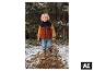 LUPILU® Kinder-Stiefel, getragen von einem Jungen im verschneiten Wald [KI-generiertes Bild]