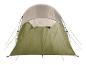 Grünes und beiges Campingzelt mit Abspannleinen, Vorderansicht.
