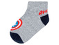 Graue Socken mit Captain America-Logo.