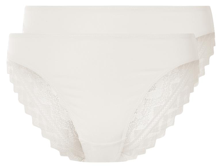 Zwei weiße Höschen mit Spitze.