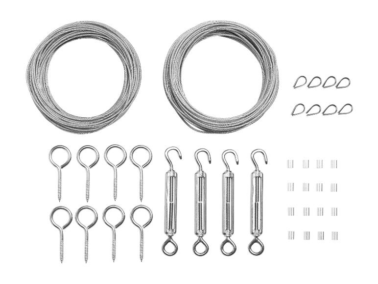 Zwei Rollen Stahlseil, Haken, Ringschrauben und Befestigungsmaterial.