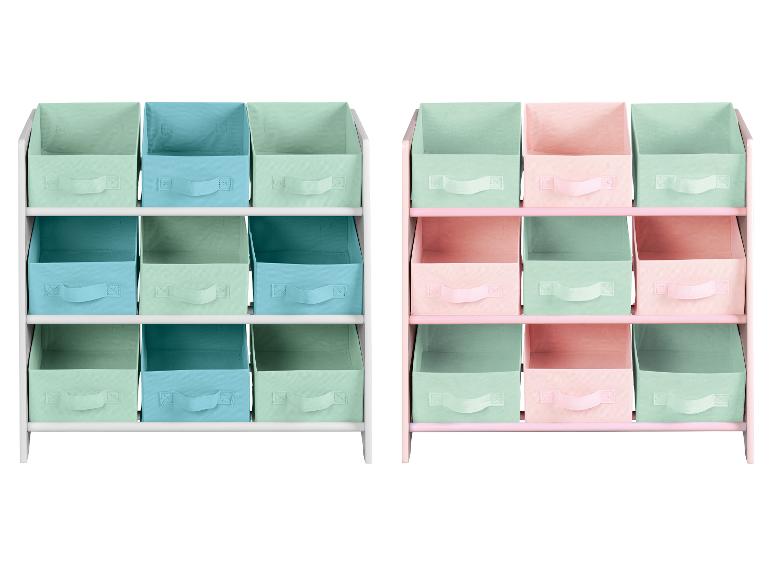 Zwei Spielzeugaufbewahrungseinheiten mit farbigen Stoffkörben, eine blau/grün, die andere rosa/grün.