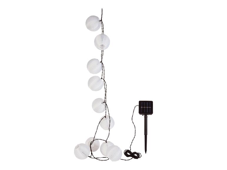 Solarlichterkette mit Papierlaternen.