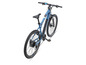 Ein blaues E-Mountainbike mit dicken Reifen.