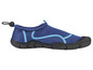 Blaue Wasserschuhe mit schwarzer Sohle