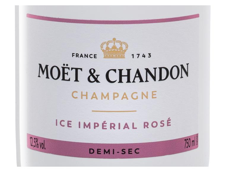 Champagneretikett mit rosa und goldener Schrift, einschließlich „ICE IMPÉRIAL ROSÉ DEMI-SEC“.