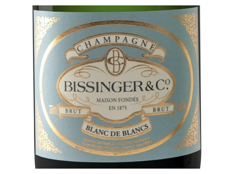 Champagnerflasche mit hellblauem und goldenem Etikett, mit der Aufschrift „Brut Blanc de Blancs“.