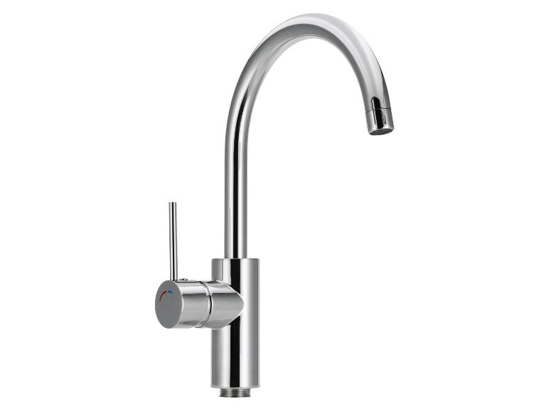 Verchromter Küchenwasserhahn mit Einhebelmischer und gebogenem Auslauf.