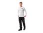 Mann in weißem Langarmshirt und schwarzer Arbeitshose