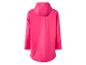 Ein rosafarbener Regenmantel mit Kapuze.