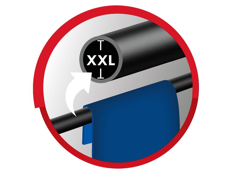Illustration, die zeigt, wie ein Stoff mit XXL-Größenkennzeichnung auf eine Stange gefädelt wird.