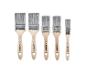 Set aus fünf PARKSIDE Pinseln mit Holzgriffen in verschiedenen Größen.